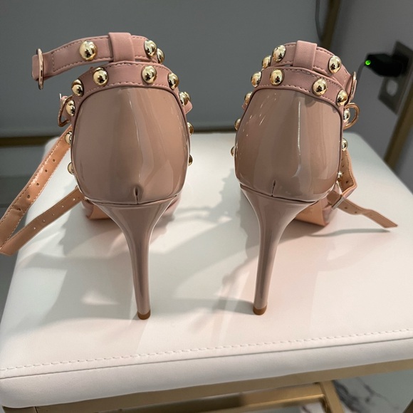 Women’s size 9 stilettos. Like new - Picture 3 of 3